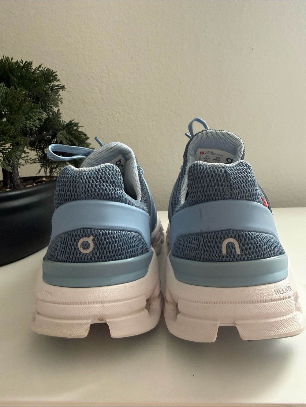 On Running Women size 9  Cloudswift Sneakers in Light Blue and White - Picture 6 of 9